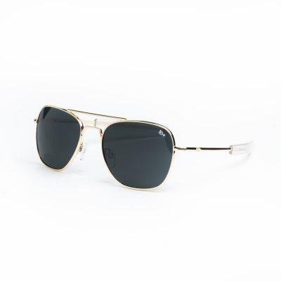 عینک آفتابی مردانه American Optical AO Pilot با طراحی کلاسیک خلبانی، فریم فلزی طلایی و لنز تیره؛ انتخابی اصیل برای استایل‌های کلاسیک و ماندگار